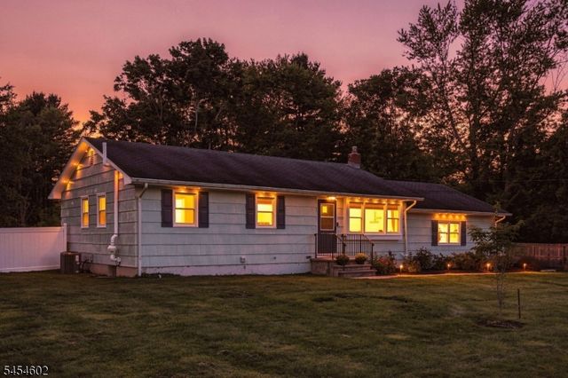 5 Old Farmers Rd, Washington Twp., NJ 07853