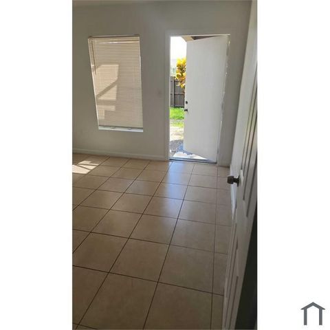 2740 SW 2nd Street 1, Fort Lauderdale, FL 33312