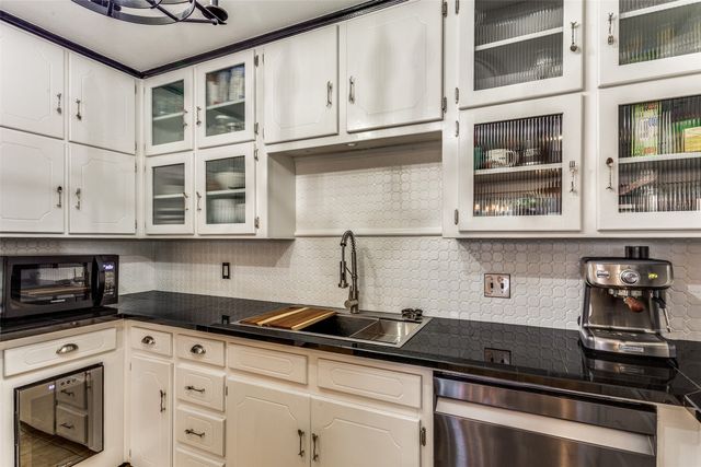 116 Montreal Drive, Hurst, TX 76054