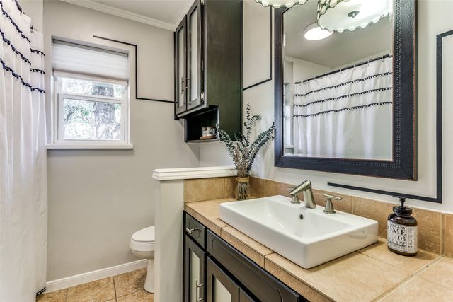 116 Montreal Drive, Hurst, TX 76054