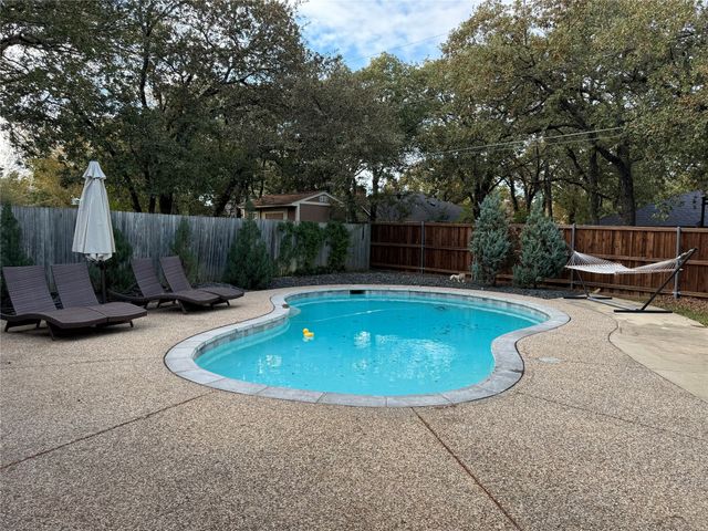 116 Montreal Drive, Hurst, TX 76054