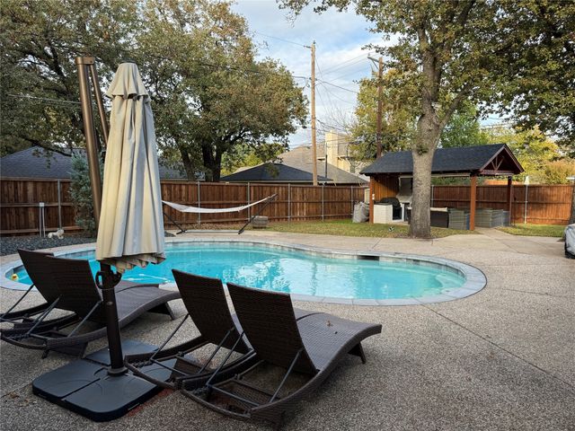 116 Montreal Drive, Hurst, TX 76054