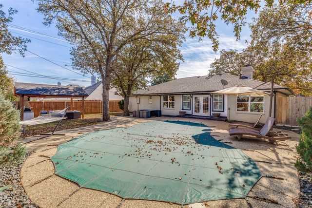 116 Montreal Drive, Hurst, TX 76054