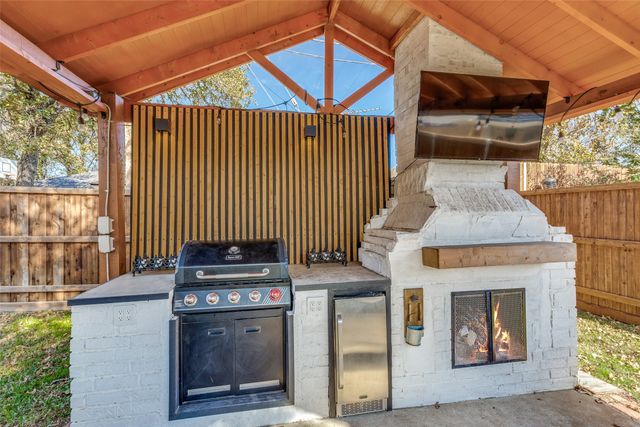 116 Montreal Drive, Hurst, TX 76054