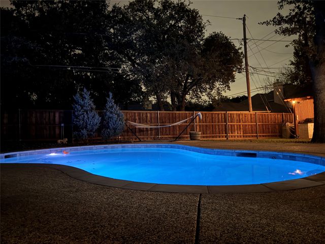 116 Montreal Drive, Hurst, TX 76054