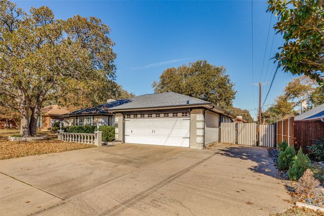 116 Montreal Drive, Hurst, TX 76054