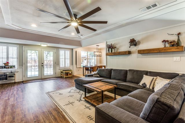 116 Montreal Drive, Hurst, TX 76054