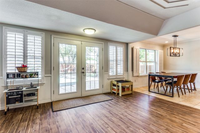 116 Montreal Drive, Hurst, TX 76054