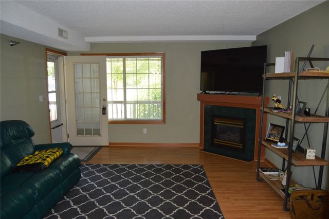 454 West Side Drive, Iowa City, IA 52245