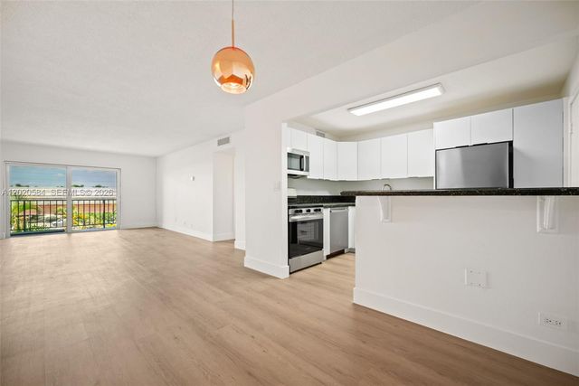 8107 SW 72nd Ave 413E, Miami, FL 33143