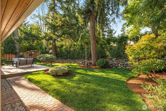 9121 228th Street SW, Edmonds, WA 98026