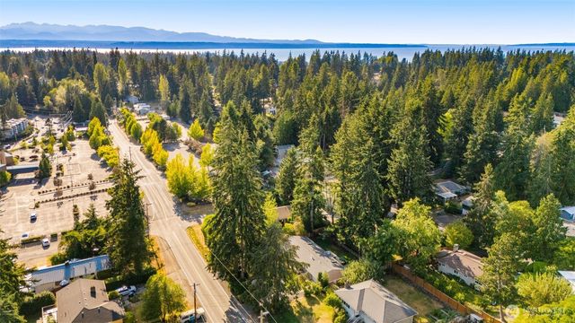 9121 228th Street SW, Edmonds, WA 98026