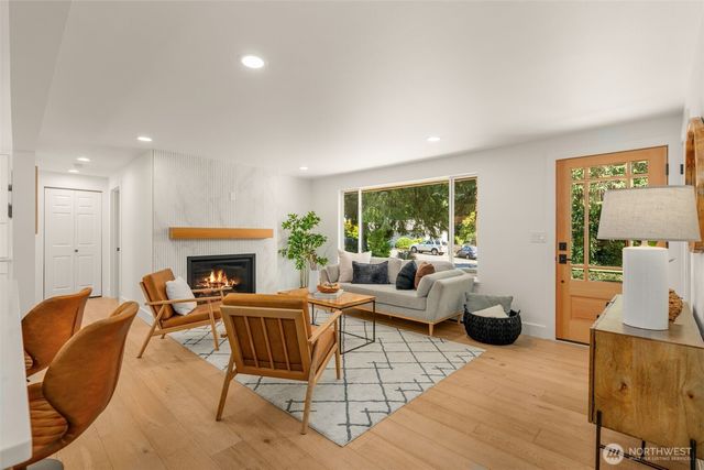9121 228th Street SW, Edmonds, WA 98026