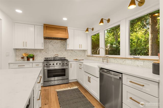 9121 228th Street SW, Edmonds, WA 98026