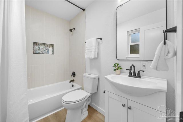 7065 Ben Sasser Dr, Pensacola, FL 32526