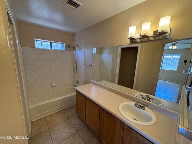 1725 W Sauvignon Drive, Tucson, AZ 85746