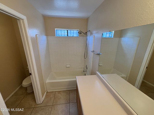 1725 W Sauvignon Drive, Tucson, AZ 85746