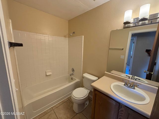 1725 W Sauvignon Drive, Tucson, AZ 85746