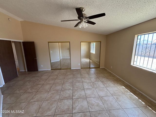 1725 W Sauvignon Drive, Tucson, AZ 85746