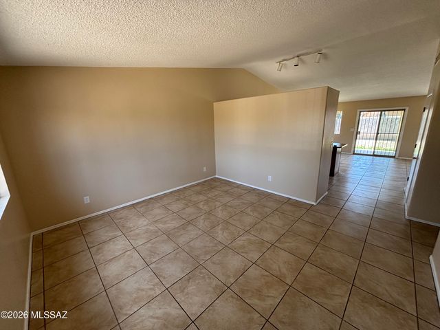 1725 W Sauvignon Drive, Tucson, AZ 85746