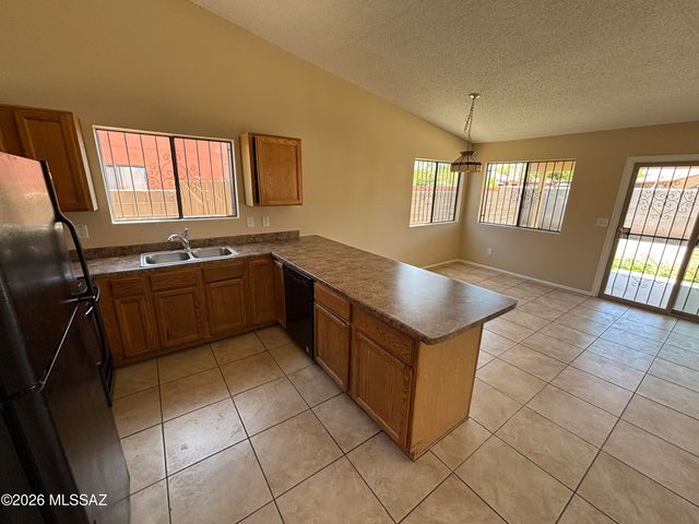 1725 W Sauvignon Drive, Tucson, AZ 85746