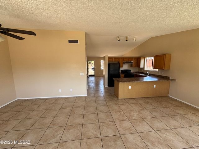 1725 W Sauvignon Drive, Tucson, AZ 85746