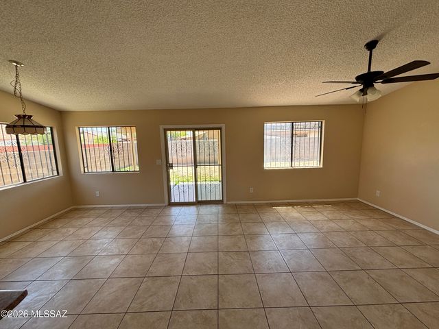 1725 W Sauvignon Drive, Tucson, AZ 85746