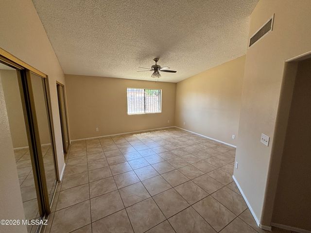 1725 W Sauvignon Drive, Tucson, AZ 85746