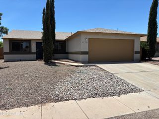 1725 W Sauvignon Drive, Tucson, AZ 85746