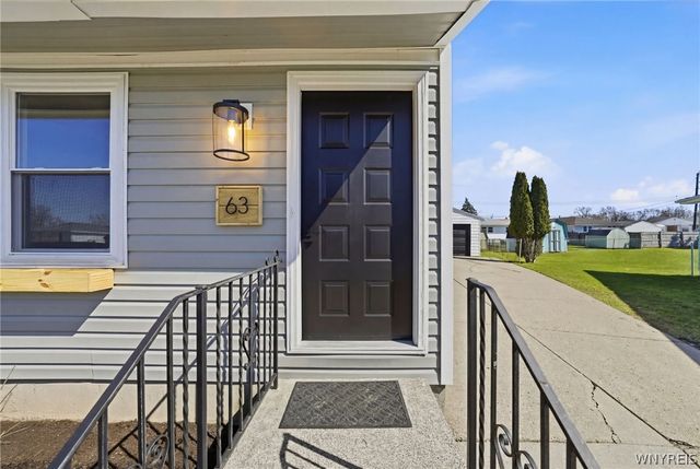 63 Lucerne Court, Cheektowaga, NY 14227