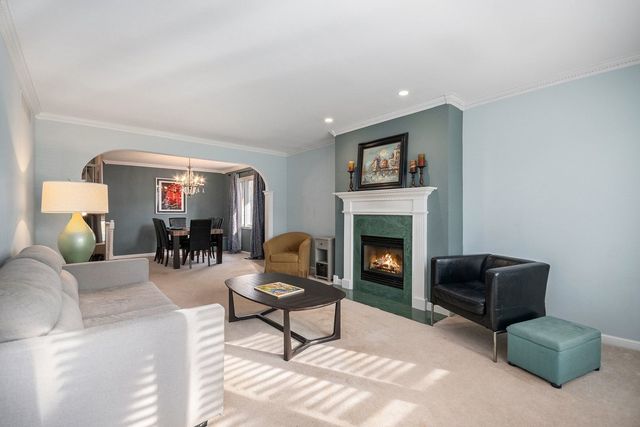 97 N Kenilworth Avenue, Glen Ellyn, IL 60137