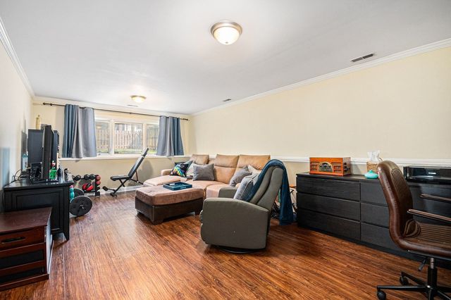 97 N Kenilworth Avenue, Glen Ellyn, IL 60137