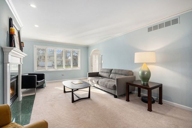 97 N Kenilworth Avenue, Glen Ellyn, IL 60137