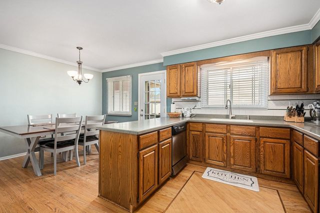 97 N Kenilworth Avenue, Glen Ellyn, IL 60137