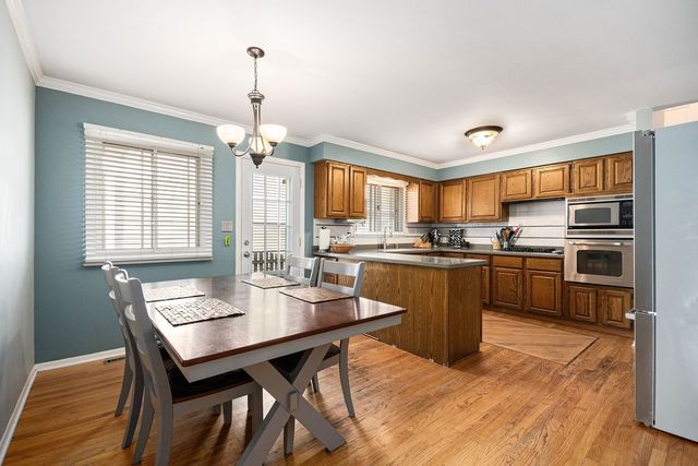 97 N Kenilworth Avenue, Glen Ellyn, IL 60137