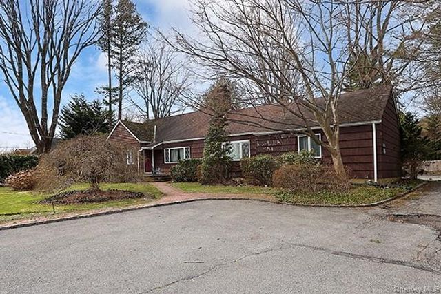 45 Weir Lane, Locust Valley, NY 11560