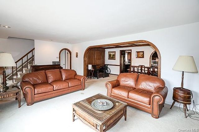 45 Weir Lane, Locust Valley, NY 11560