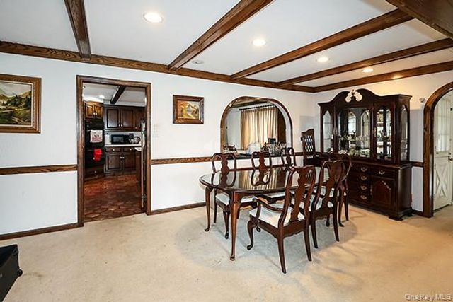 45 Weir Lane, Locust Valley, NY 11560