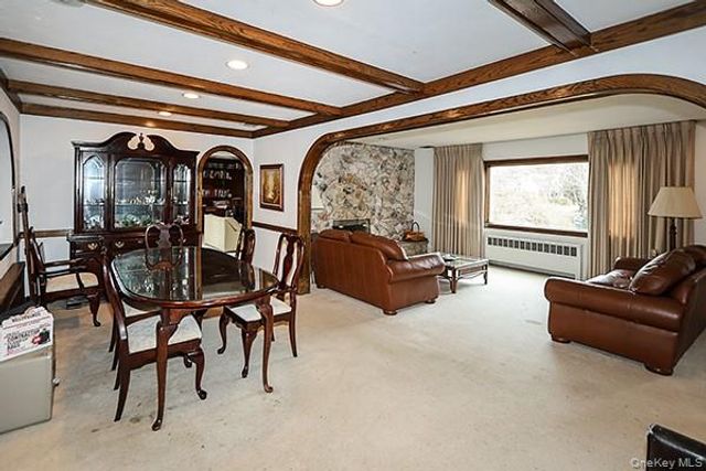 45 Weir Lane, Locust Valley, NY 11560