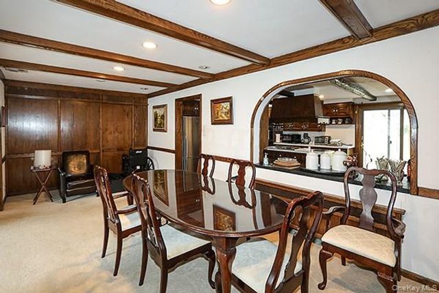 45 Weir Lane, Locust Valley, NY 11560