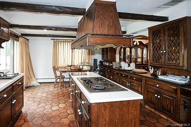 45 Weir Lane, Locust Valley, NY 11560