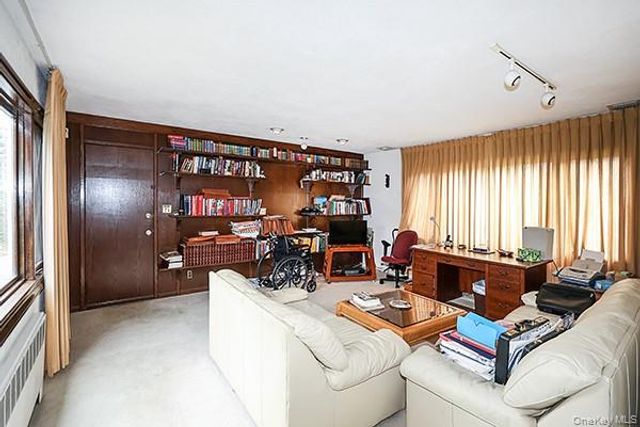 45 Weir Lane, Locust Valley, NY 11560