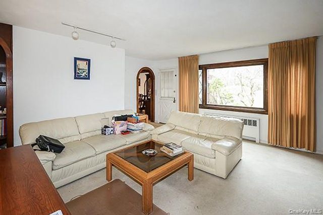 45 Weir Lane, Locust Valley, NY 11560