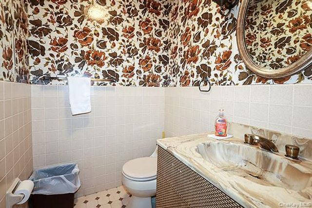 45 Weir Lane, Locust Valley, NY 11560