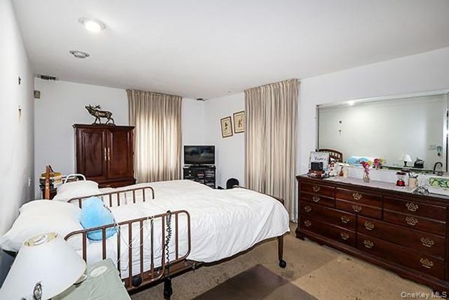 45 Weir Lane, Locust Valley, NY 11560