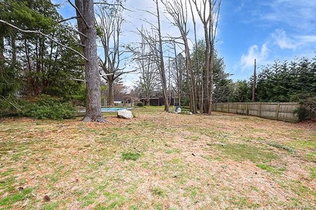 45 Weir Lane, Locust Valley, NY 11560