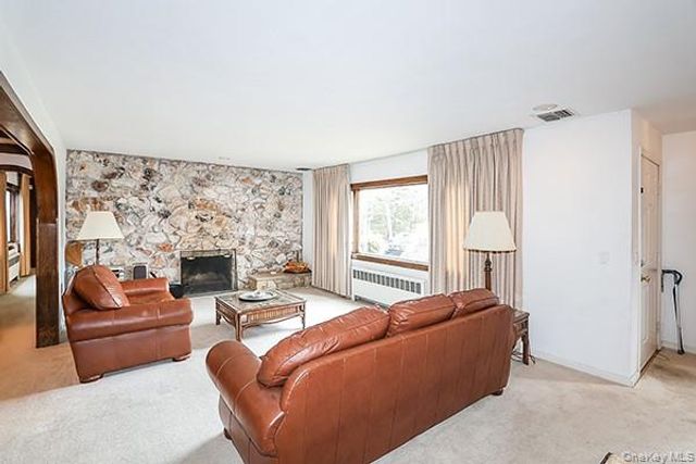 45 Weir Lane, Locust Valley, NY 11560