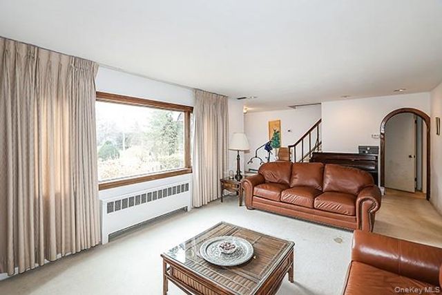 45 Weir Lane, Locust Valley, NY 11560