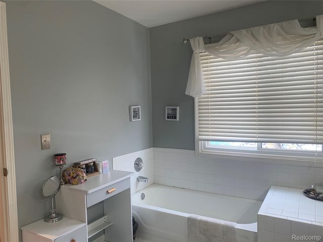 48711 Cross Creek Drive, Macomb Township, MI 48044