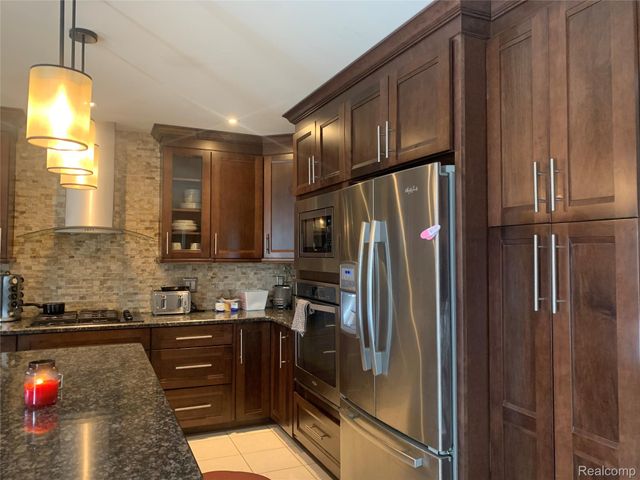 48711 Cross Creek Drive, Macomb Township, MI 48044